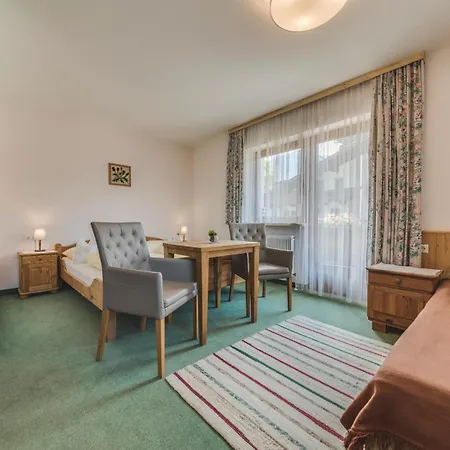 Guest house Haus Kristall Uderns